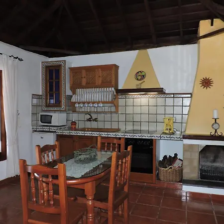Casitas Armary, En San Isidro, * Brena Alta
